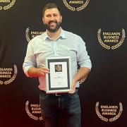 Fernando Rodrigues with the award